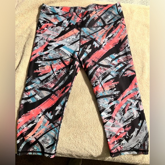Fabletics Running Capris - Picture 1 of 5